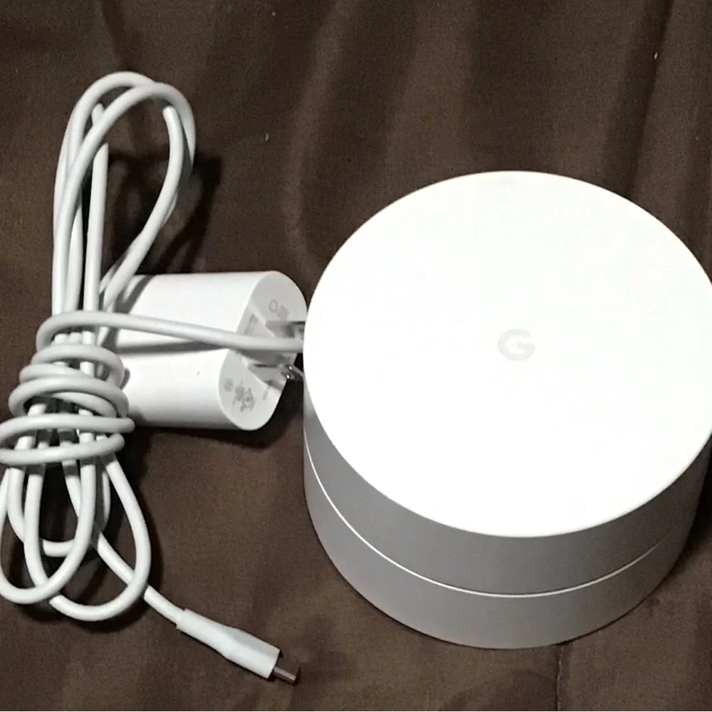 LIKE NEW GOOGLE ROUTER